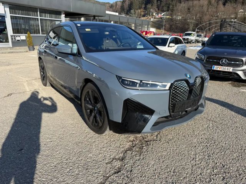 BMW iX