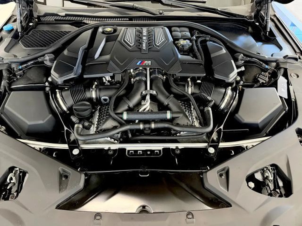 BMW M8
