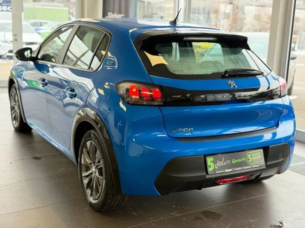 Peugeot e-208