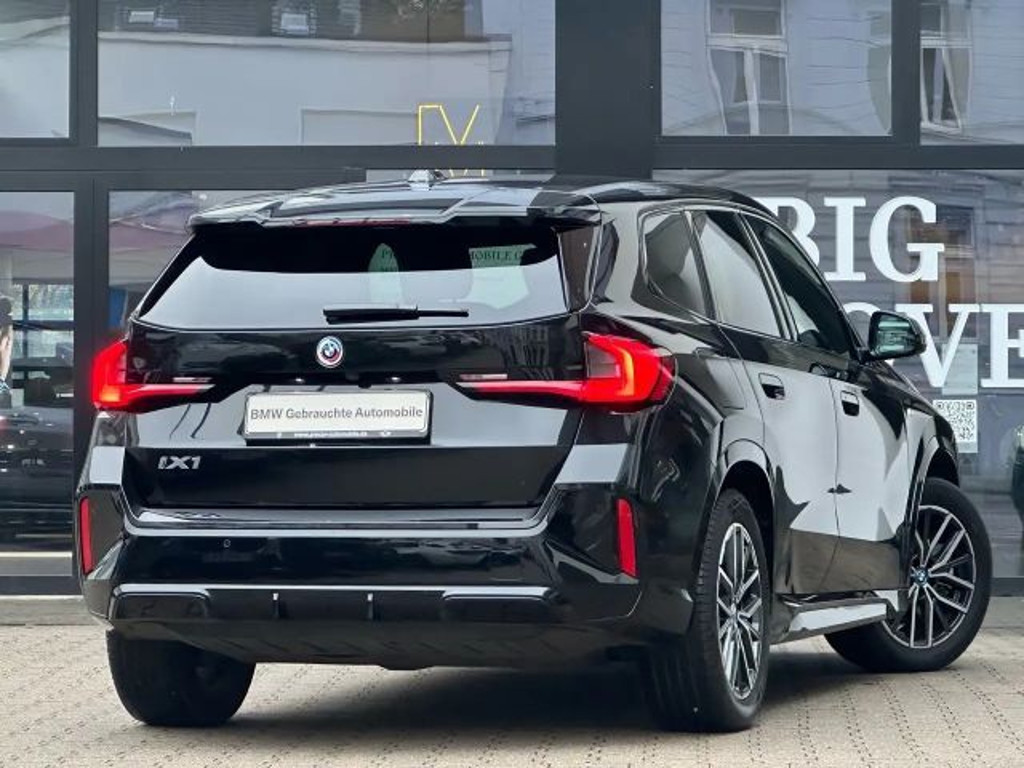 BMW iX1