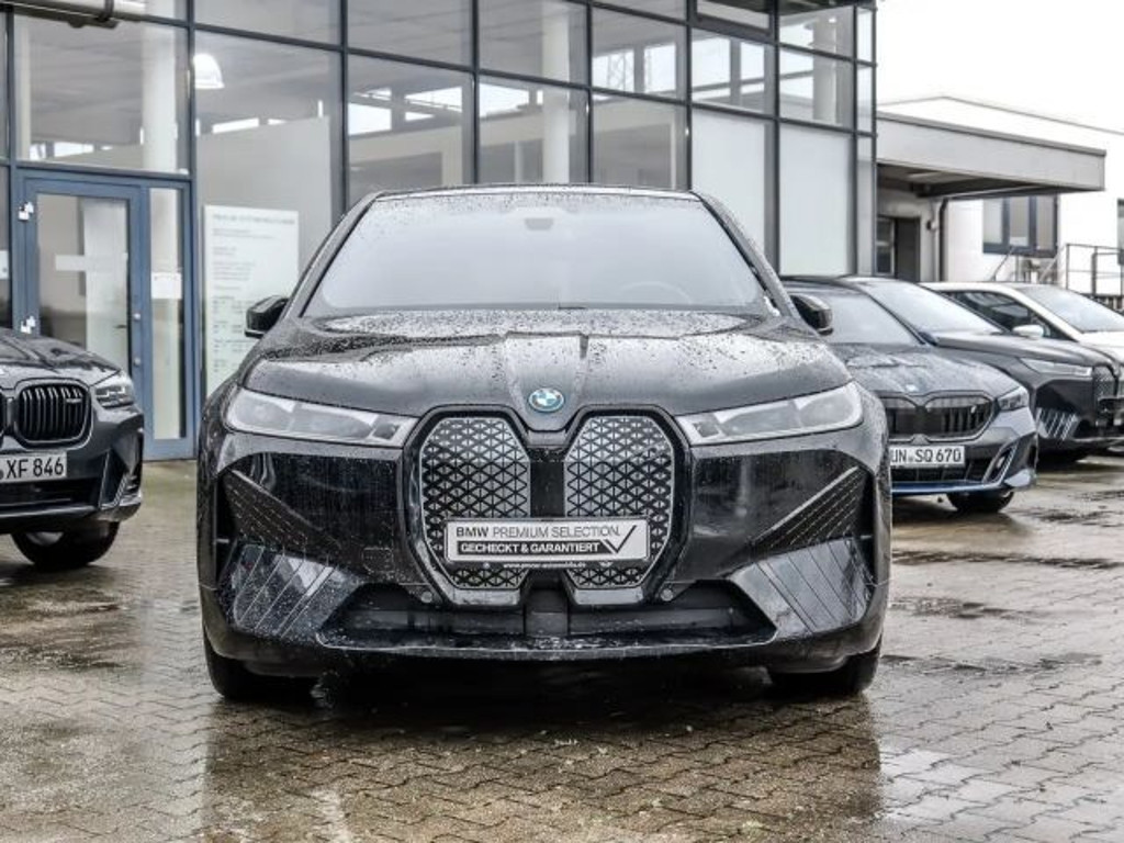 BMW iX