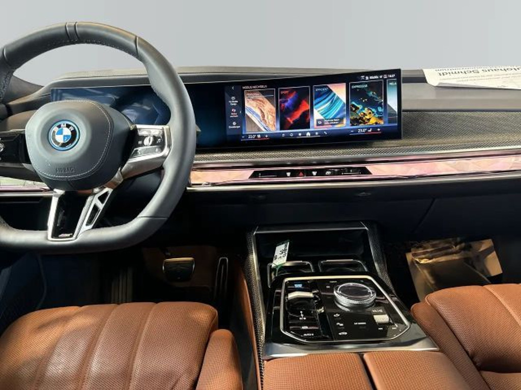 BMW i7