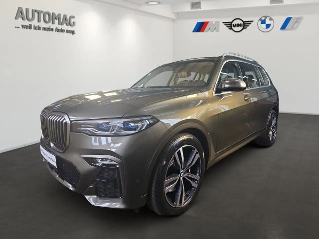 BMW X7 M50i