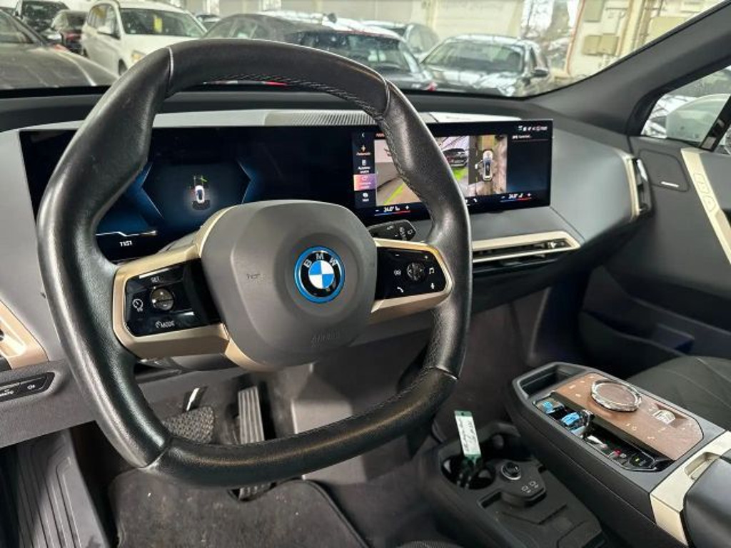 BMW iX