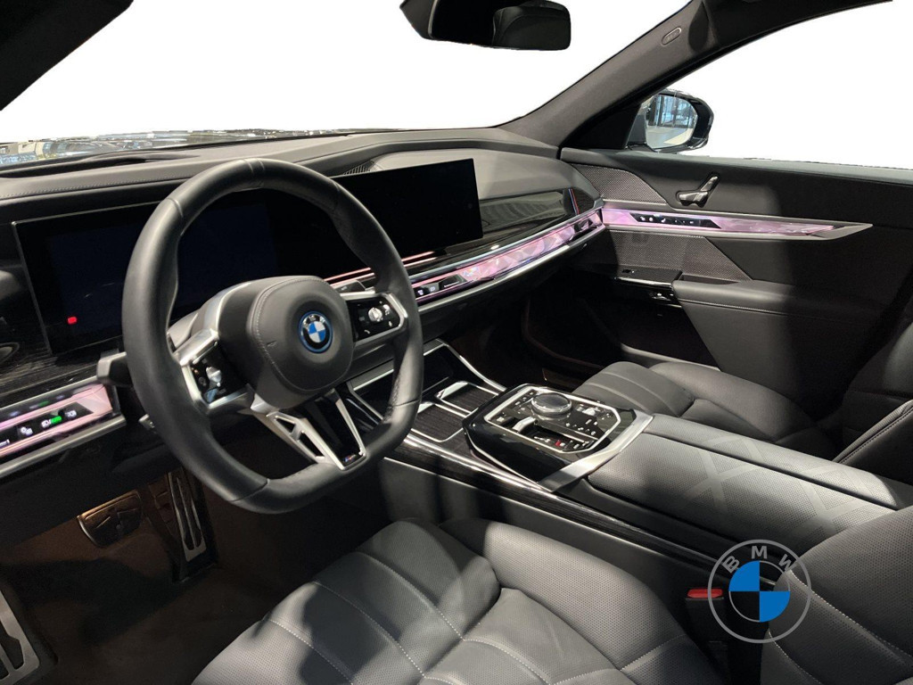 BMW i7