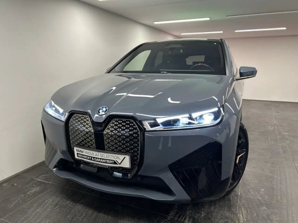 BMW iX