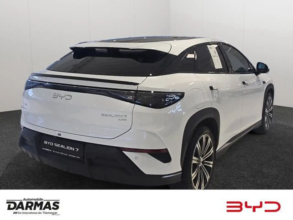 BYD Sealion 7