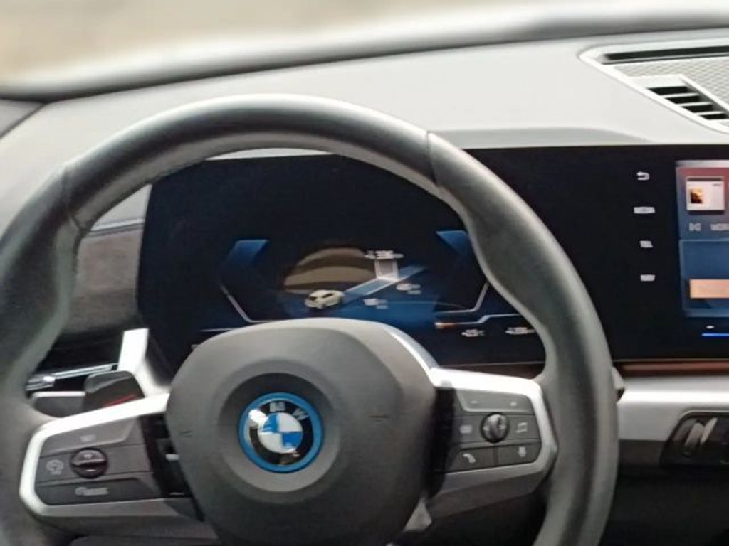 BMW iX2