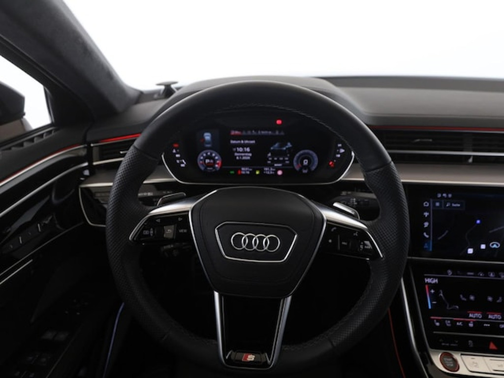 Audi S8