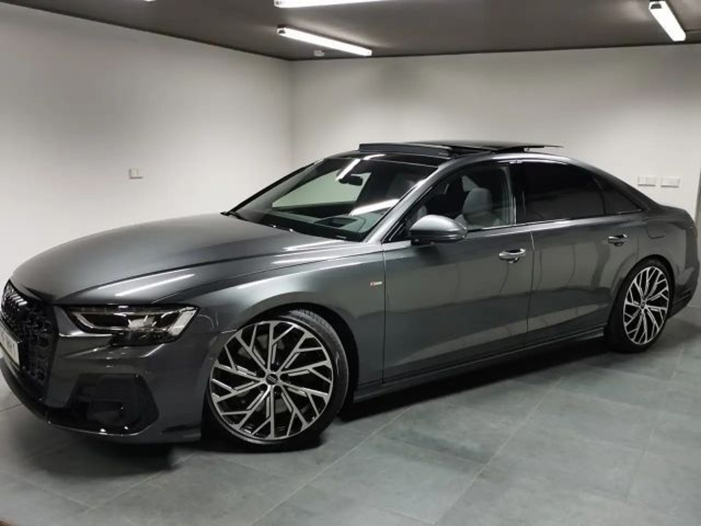 Audi S8