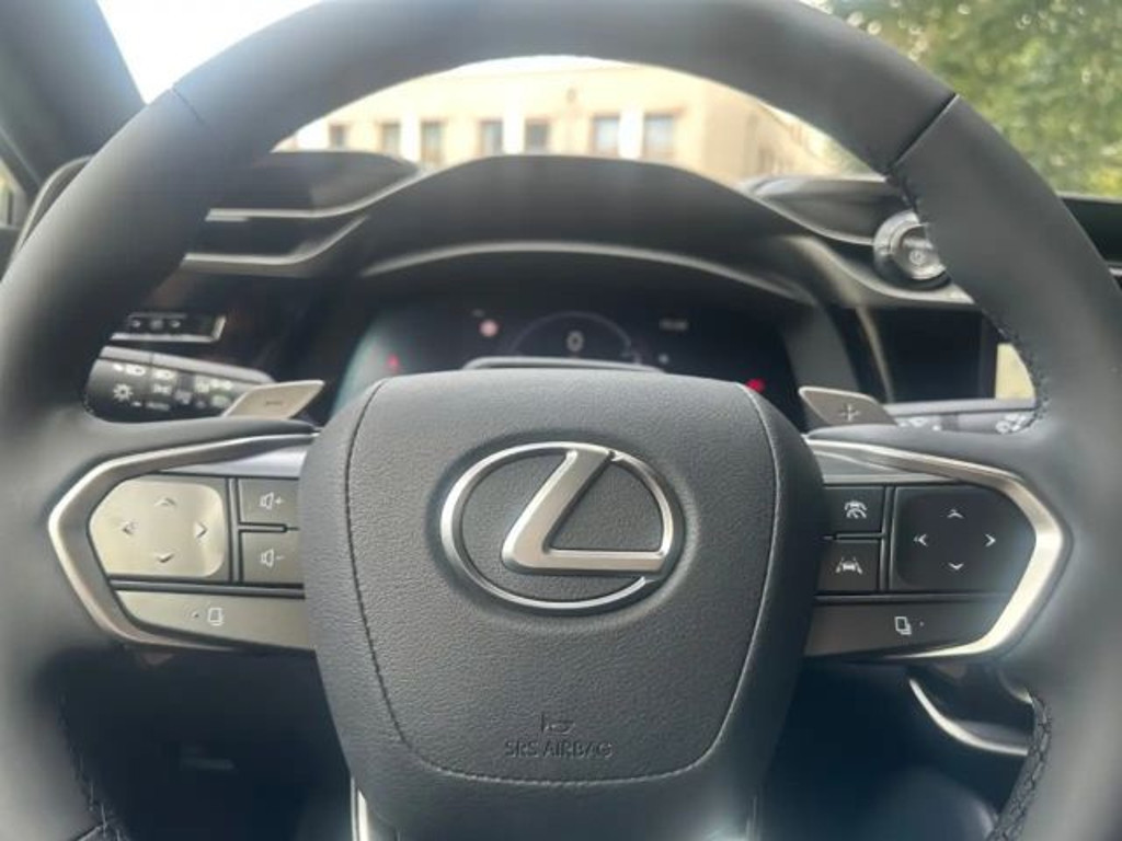 Lexus RZ