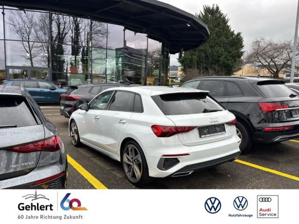 Audi A3 Sportback Sedan S-Line 35 TFSI