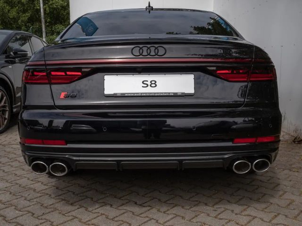 Audi S8