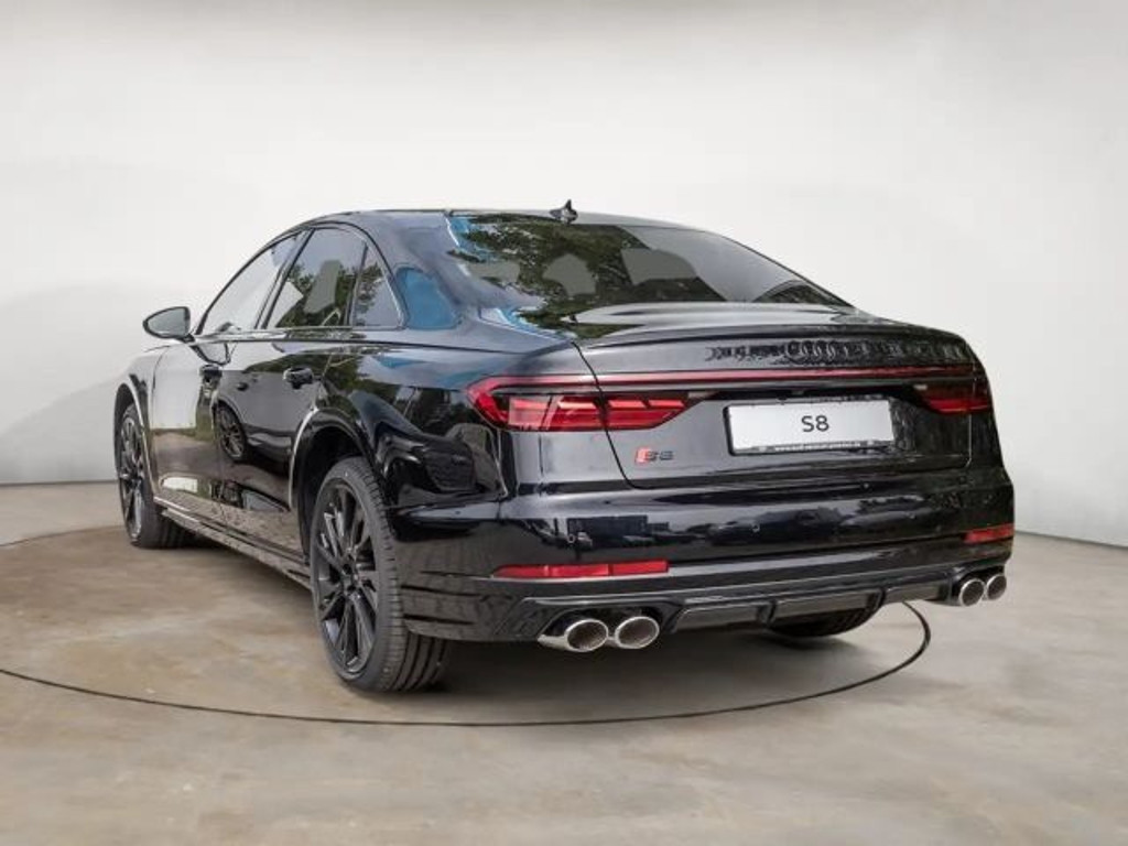 Audi S8
