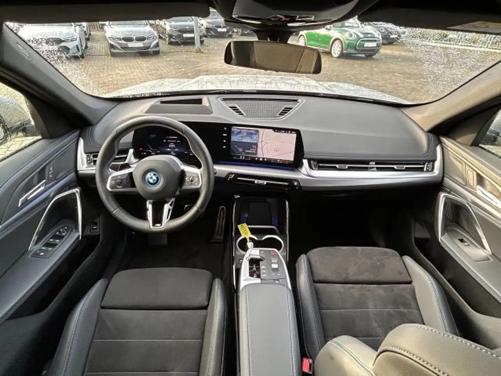BMW iX1