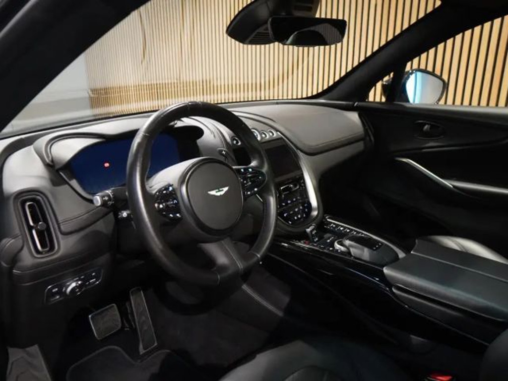 Aston Martin DBX