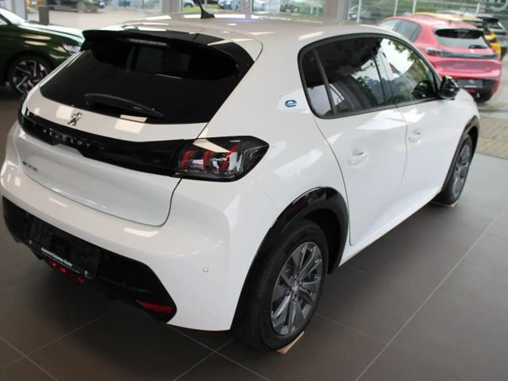 Peugeot e-208