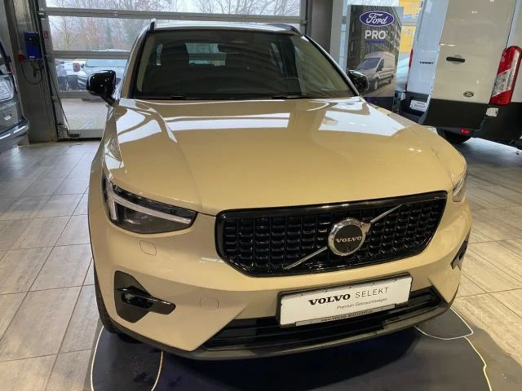 Volvo XC40 Plus Dark