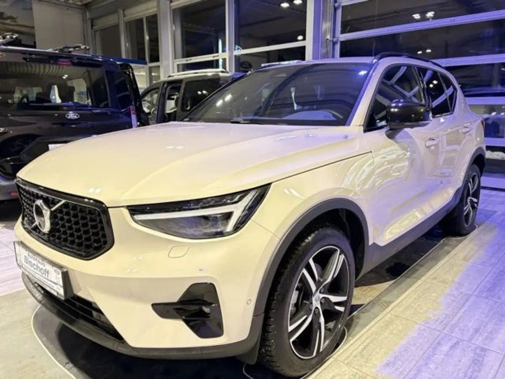 Volvo XC40 Plus Dark