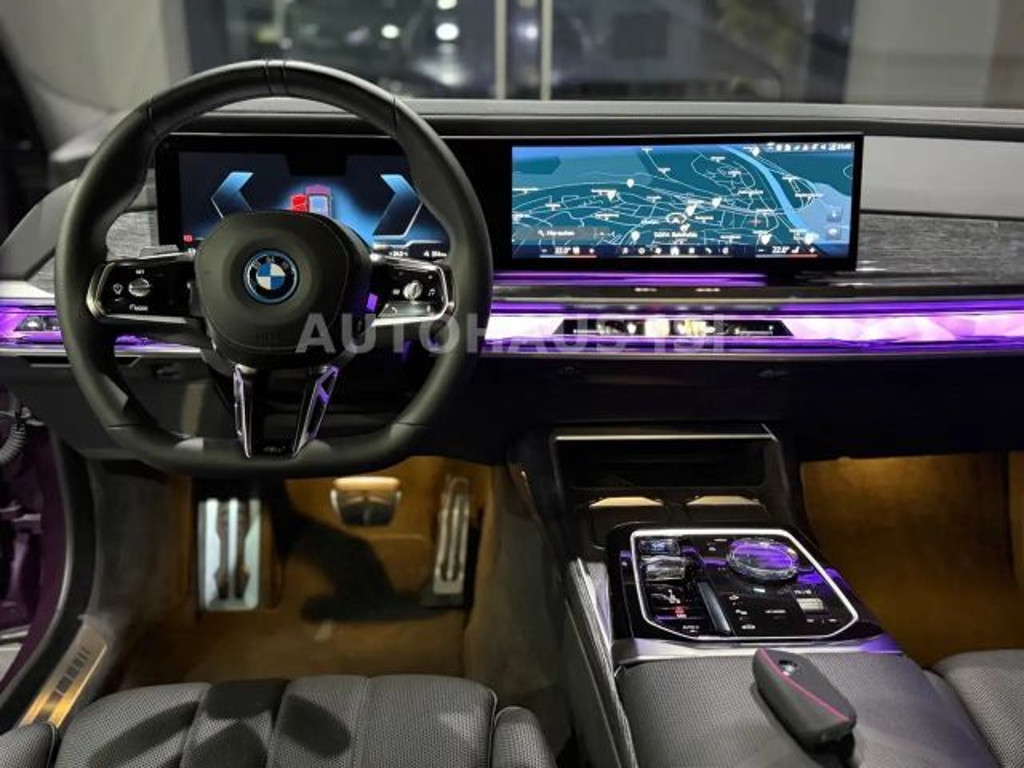 BMW i7