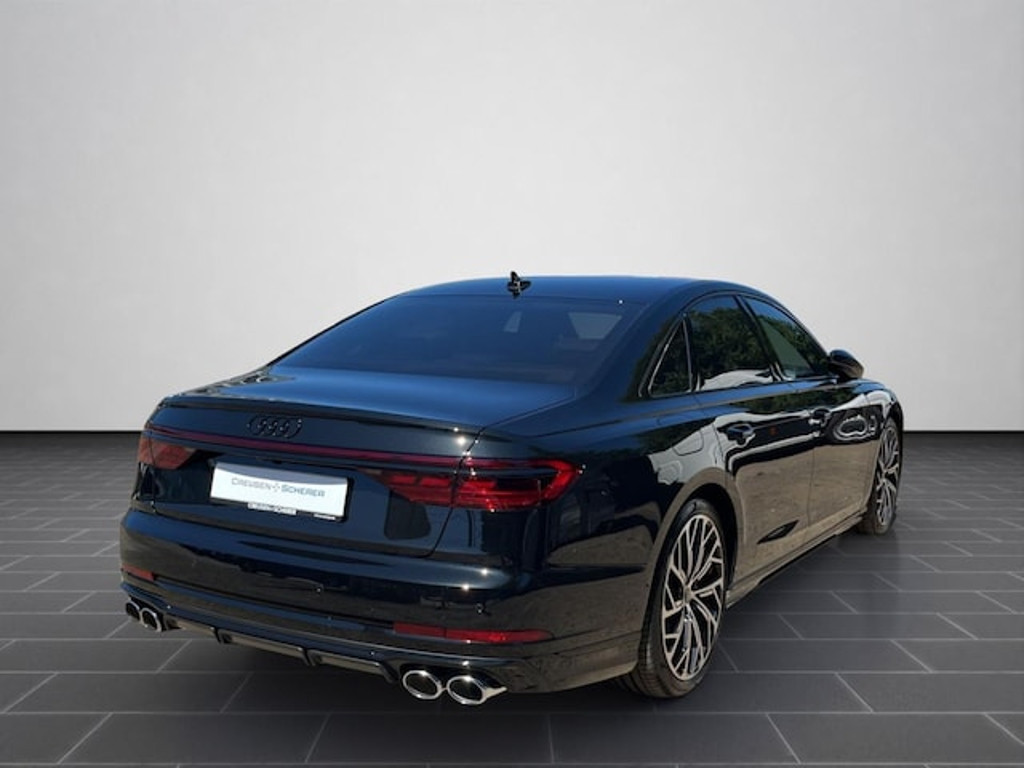Audi S8
