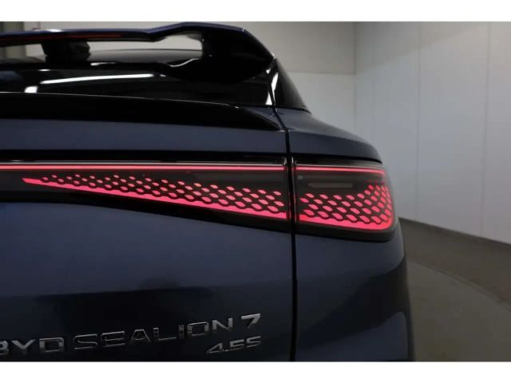 BYD Sealion 7