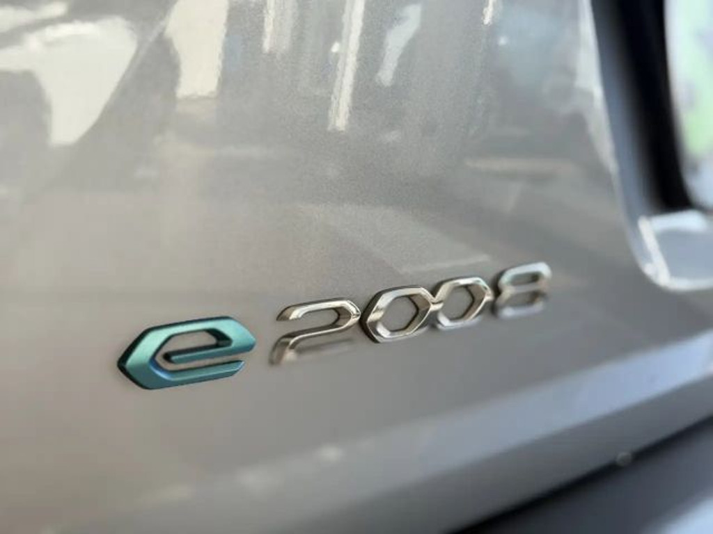 Peugeot e-2008