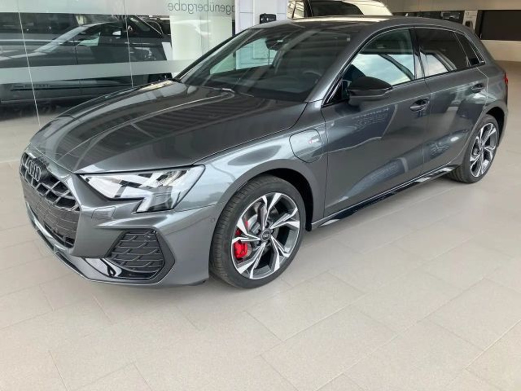 Audi A3 Sedan S-Line Hybride 45 TFSI