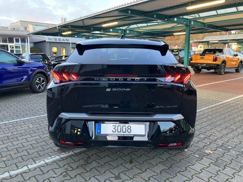 Peugeot E-3008