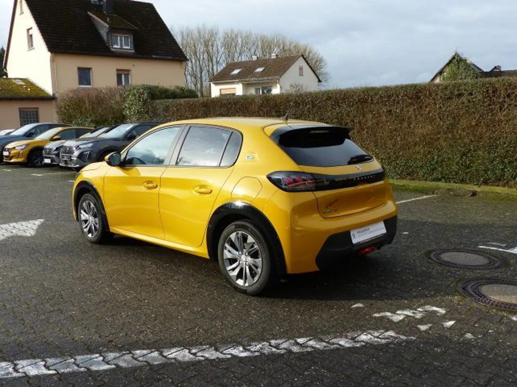 Peugeot e-208