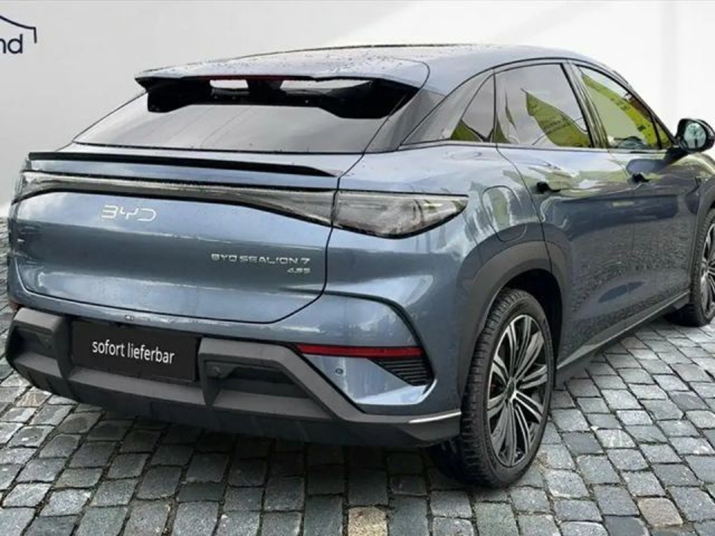 BYD Sealion 7