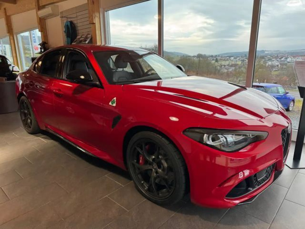 Alfa Romeo Giulia Quadrifoglio Turbo AT8