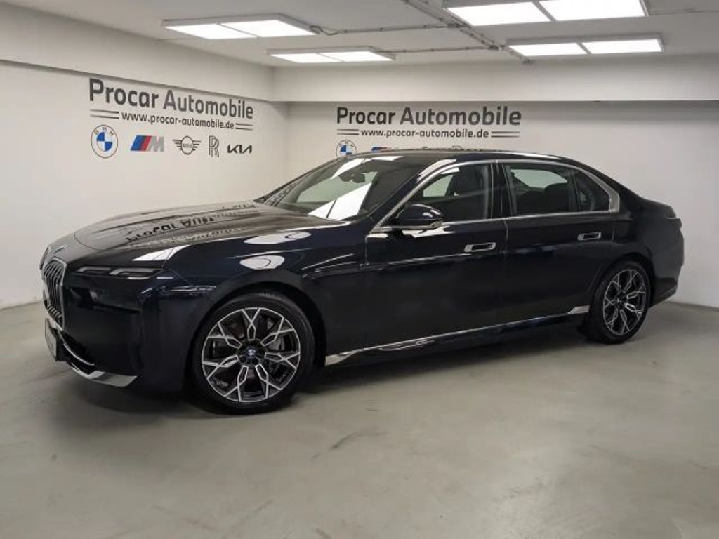 BMW i7