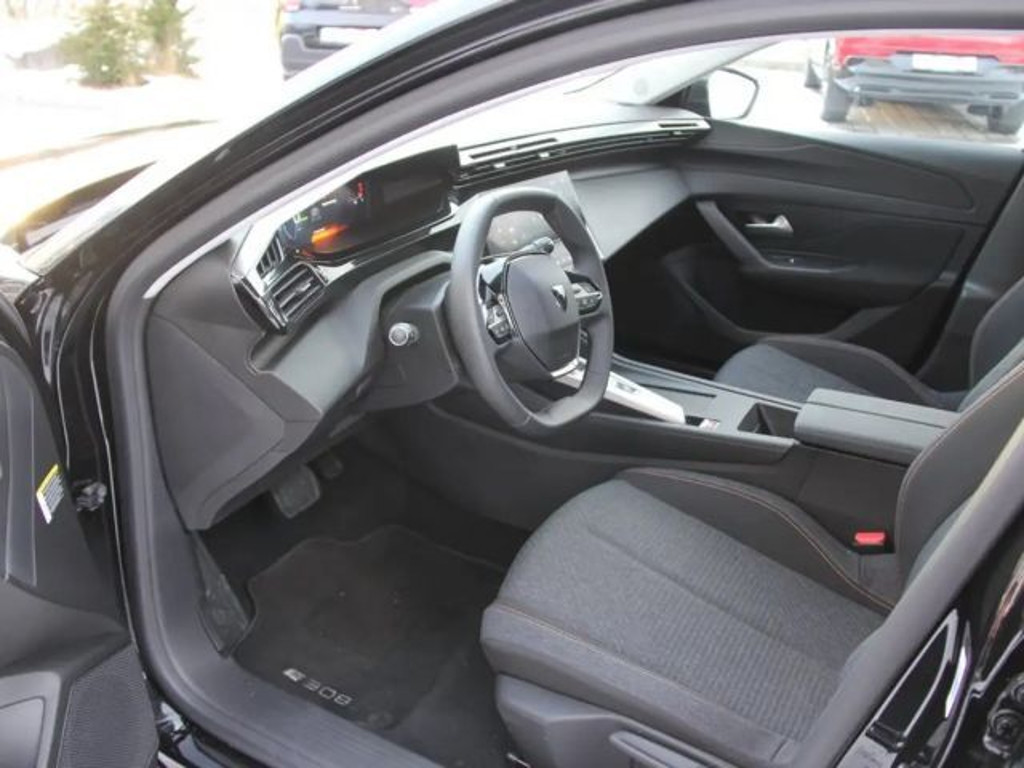 Peugeot e-308