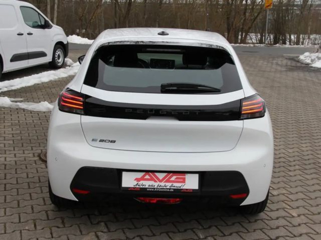 Peugeot e-208