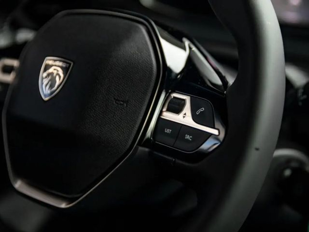 Peugeot 208 100 PK AT | Camera | Airco | Parkeers. v&a | Ca...