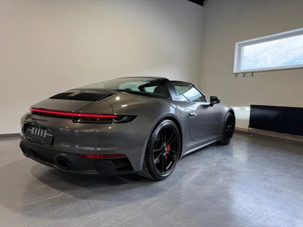 Porsche 992