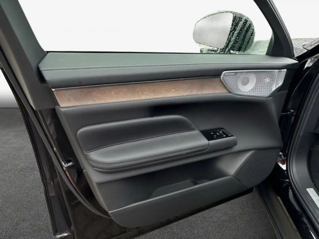 Volvo ES90