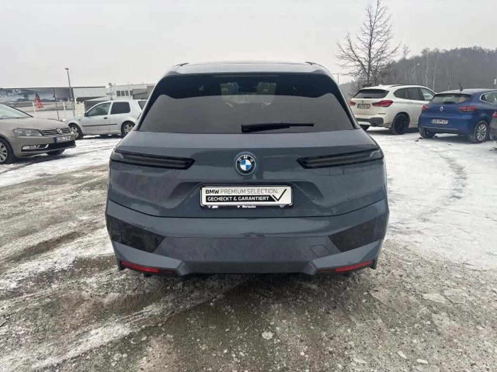 BMW iX