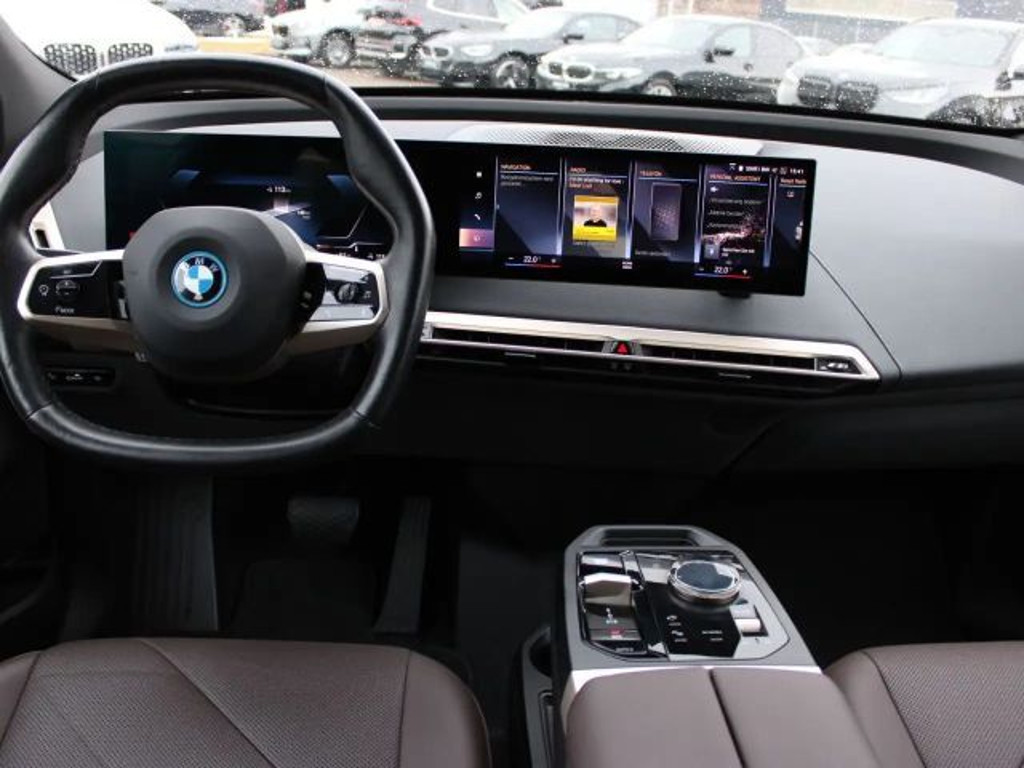BMW iX