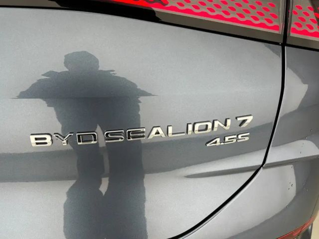 BYD Sealion 7