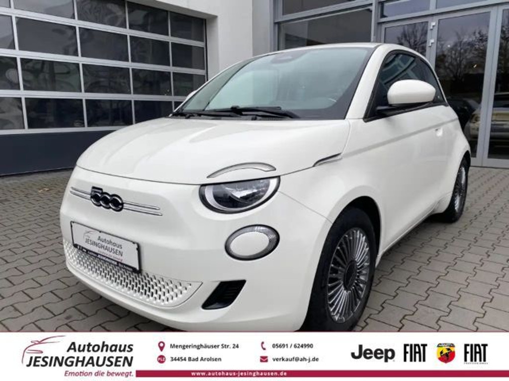 Fiat 500e Digitales Cockpit Apple CarPlay Android Auto Klima