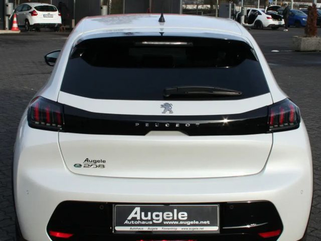 Peugeot e-208
