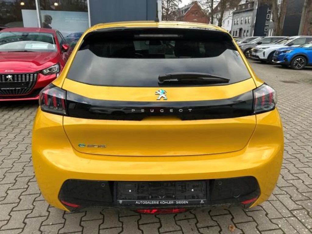 Peugeot e-208