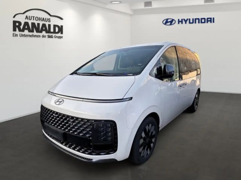 Hyundai Staria Signature