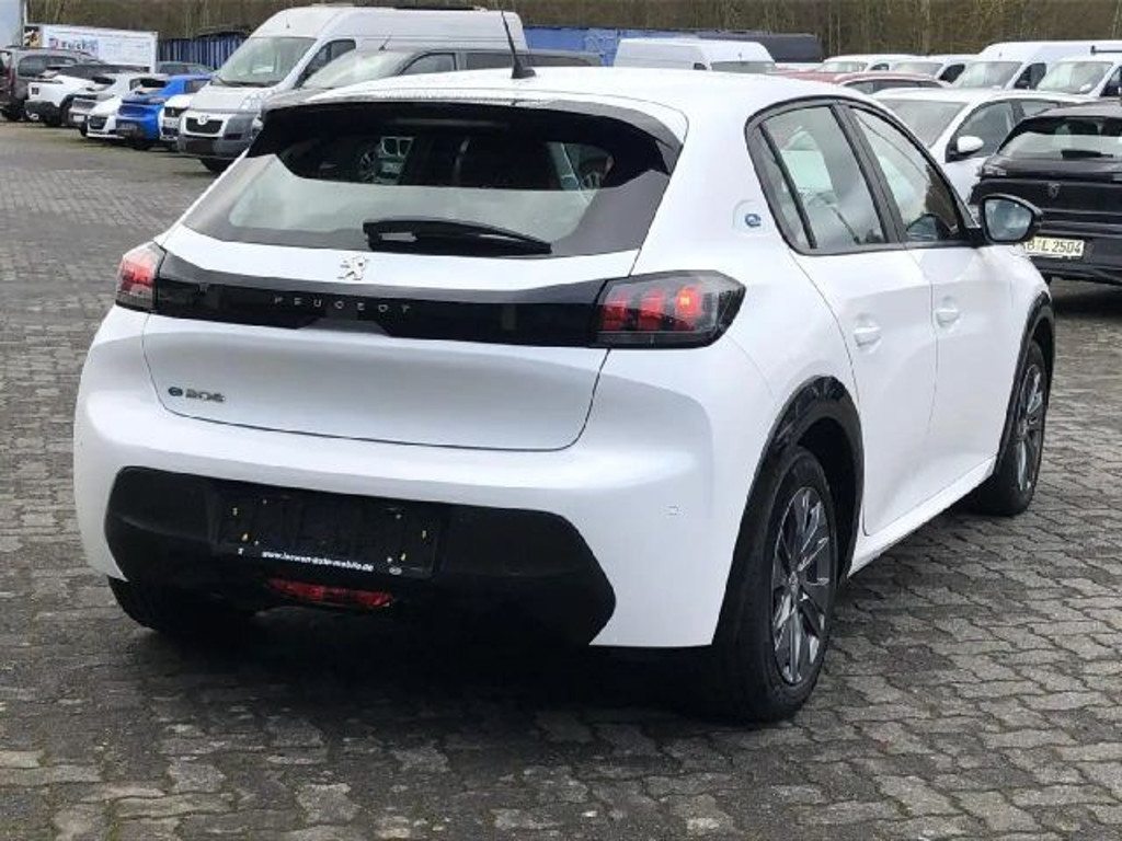 Peugeot e-208