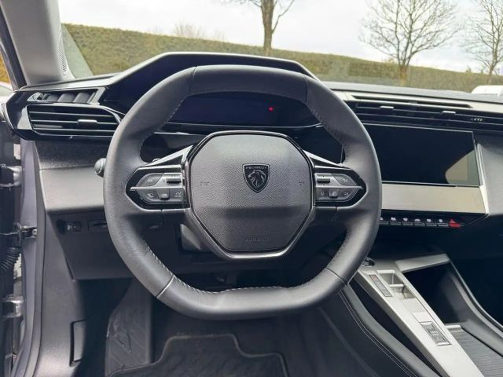 Peugeot 408 Allure Pack 130 EAT8