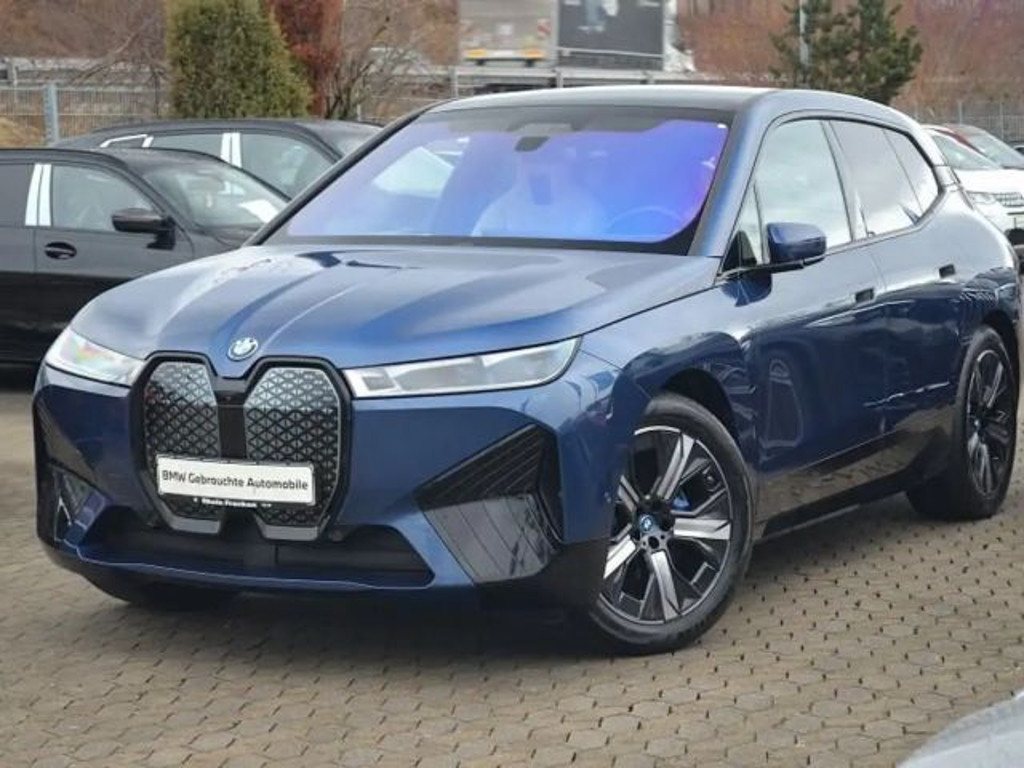 BMW iX