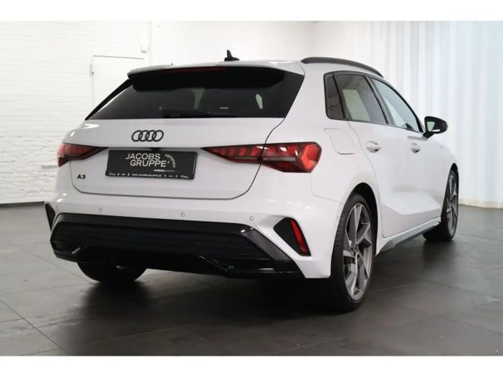 Audi A3 Sportback Sedan S-Line 35 TFSI