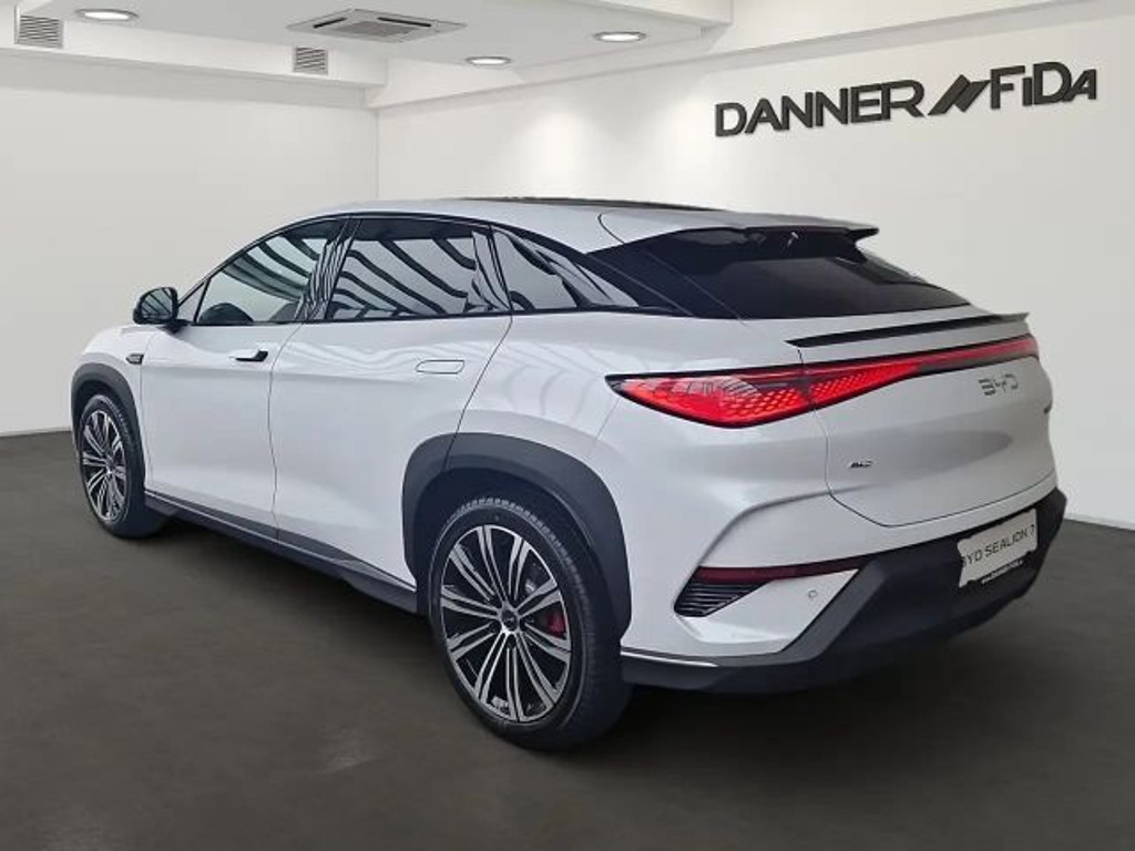 BYD Sealion 7